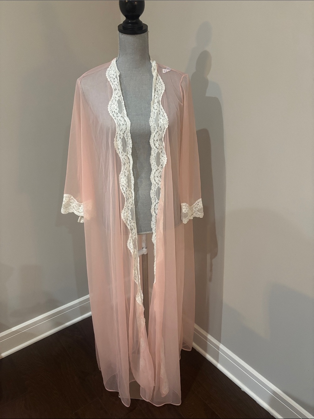 vintage Glydons of Hollywood sheer Lace Robe size small